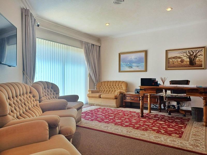 5 Bedroom Property for Sale in Outeniqua Strand Western Cape